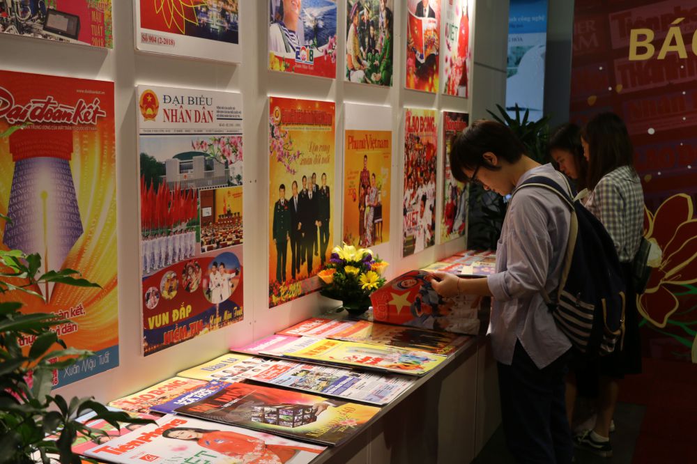 Một số ấn phẩm Tết được nhiều đơn vị báo chí trưng bày tại Hội báo
